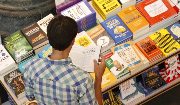 bookstore-4343642_1280