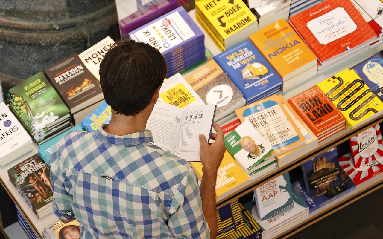 bookstore-4343642_1280