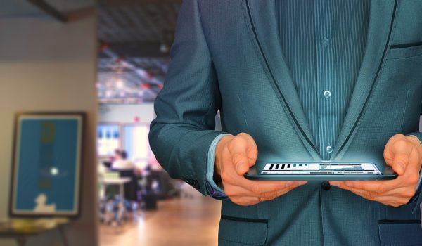 businessman-gd04e70ff4_1280