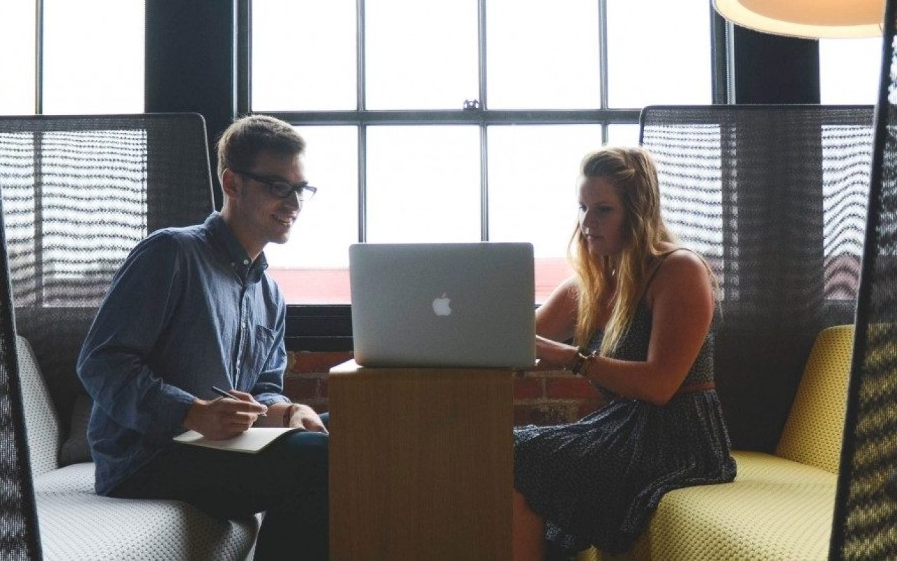 colleagues-working-in-modern-office_1600x1060
