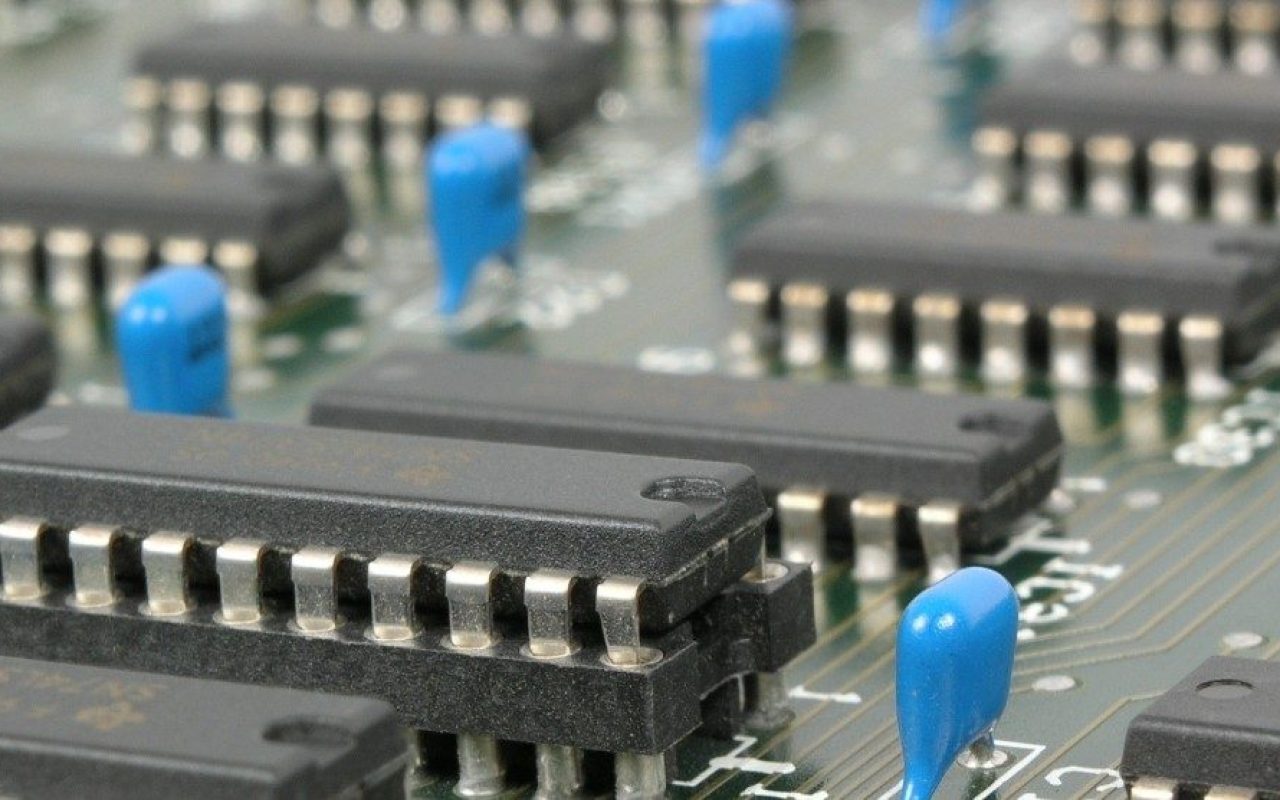 mother-board-electronics-computer-board-components_1600x1200