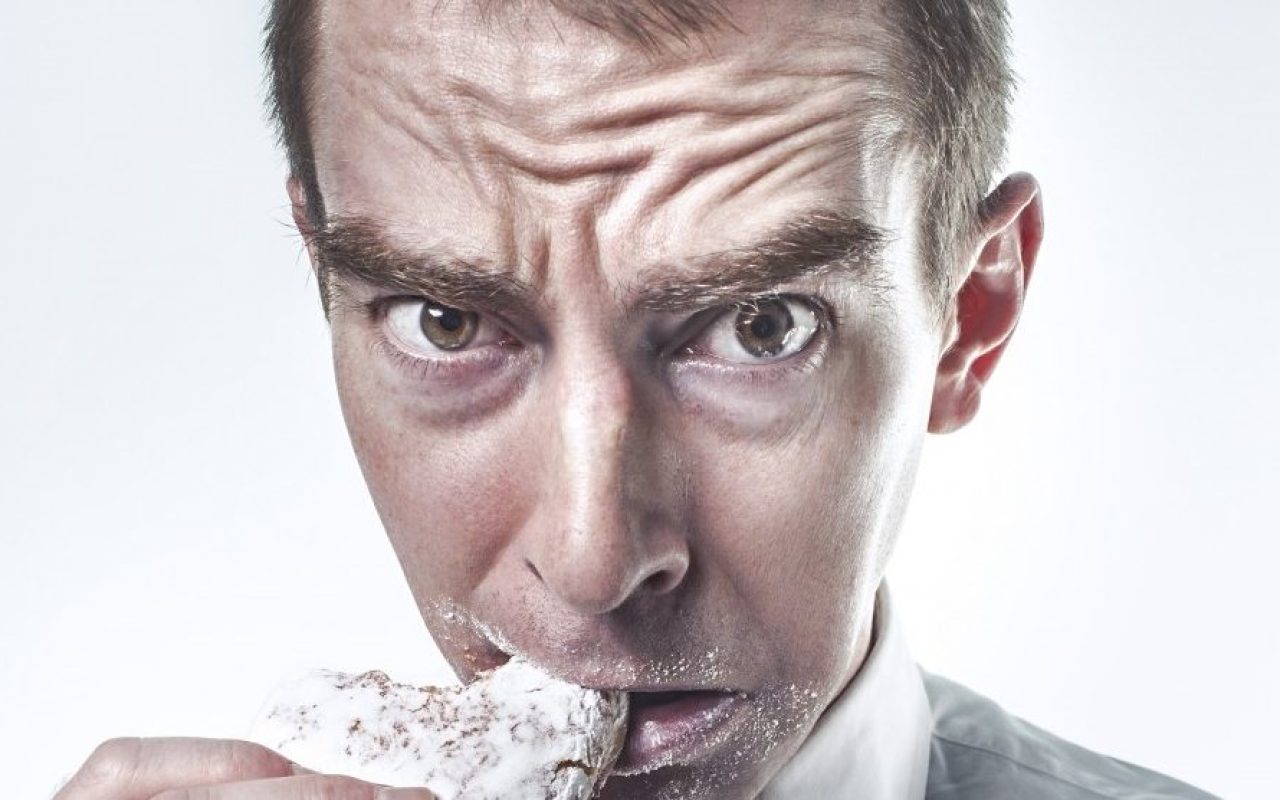 portrait-of-businessman-eating-biscuit_1600X1067