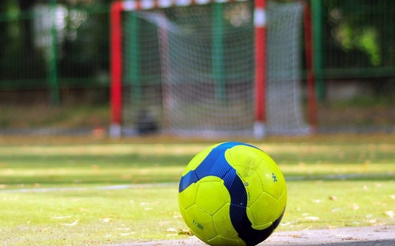 soccer-field-football-ball-sport-game-goal-green_1600X1063