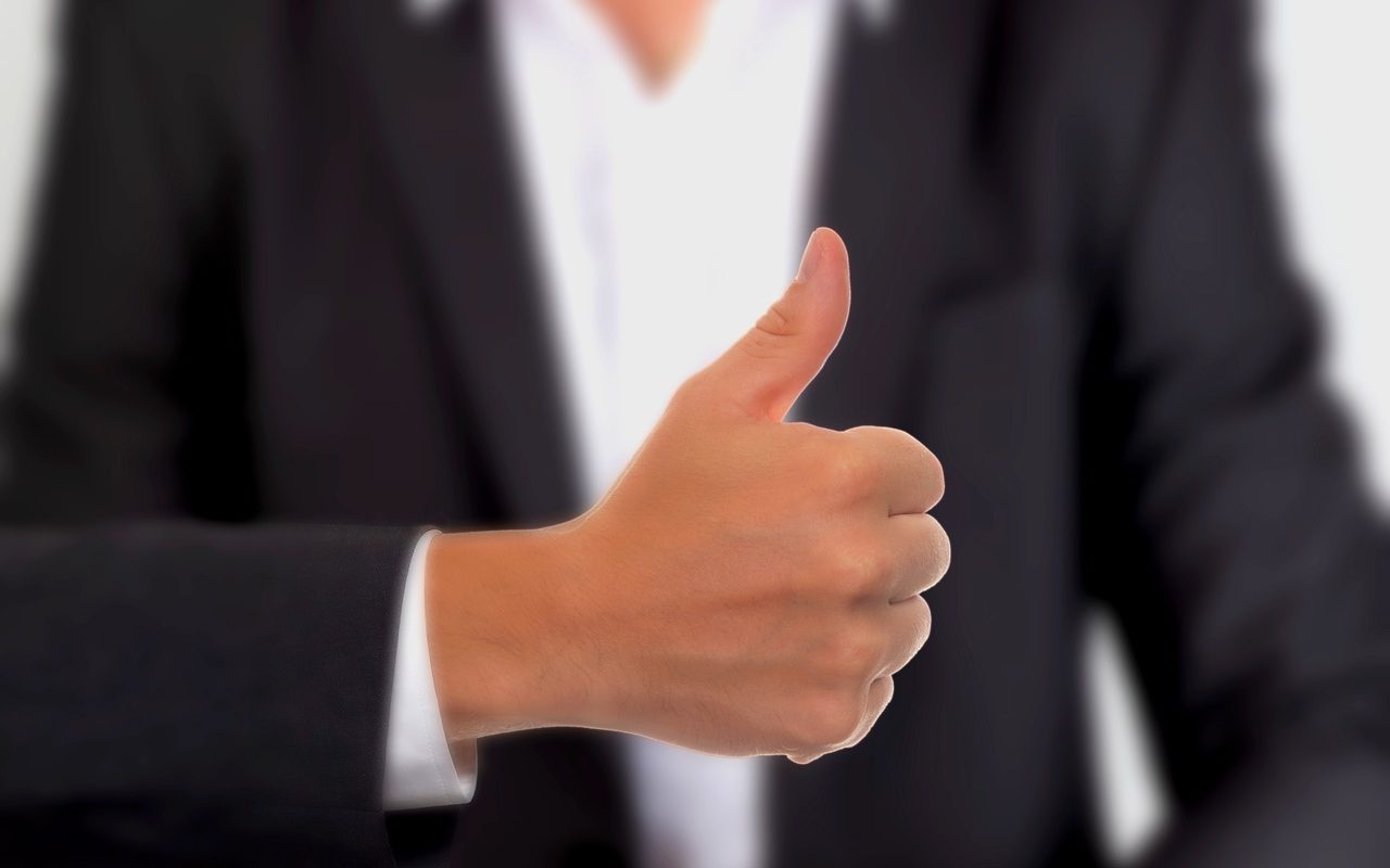 thumbs-up-g1c9a9334e_1280
