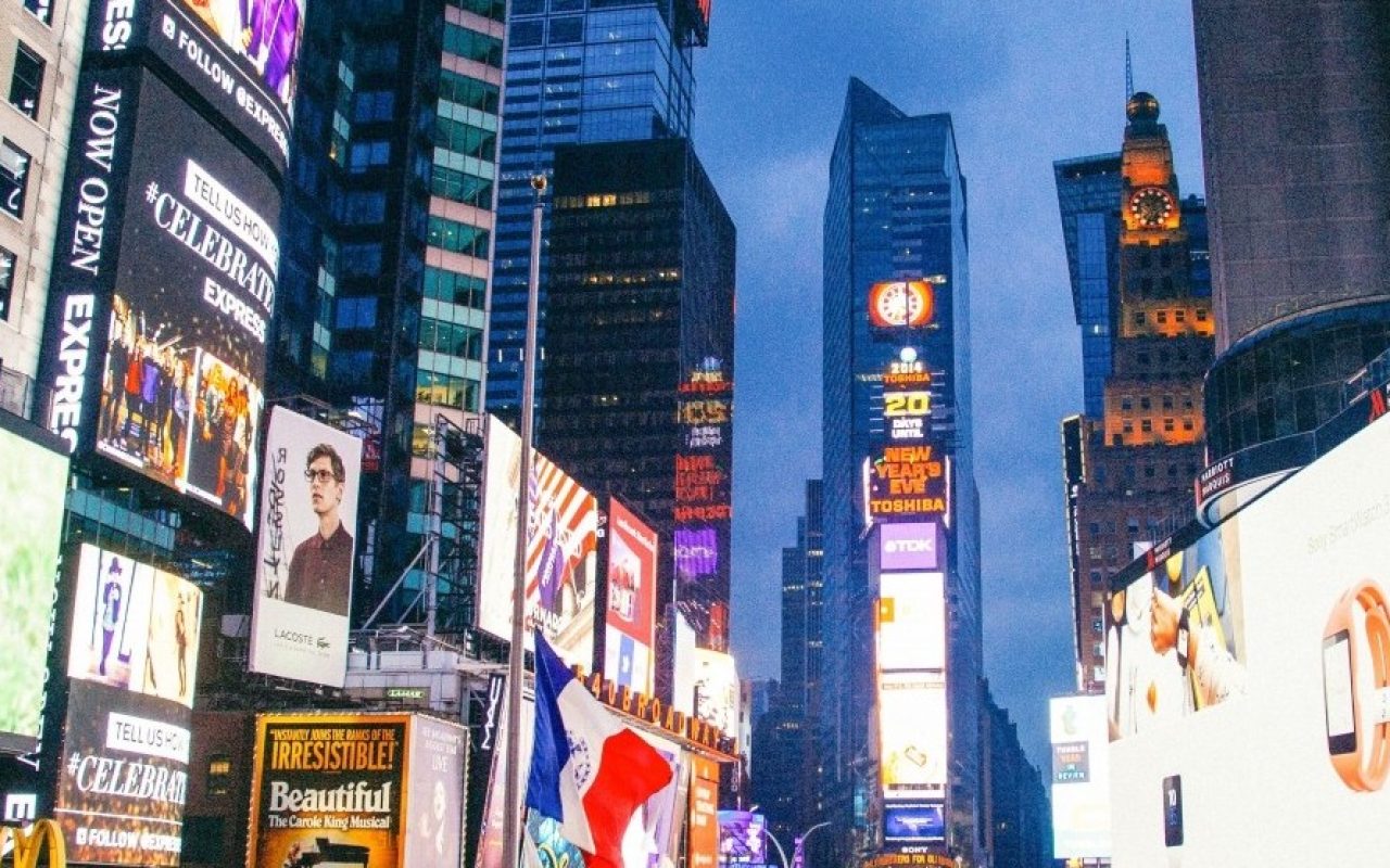 times-square-at-night_1600x1067