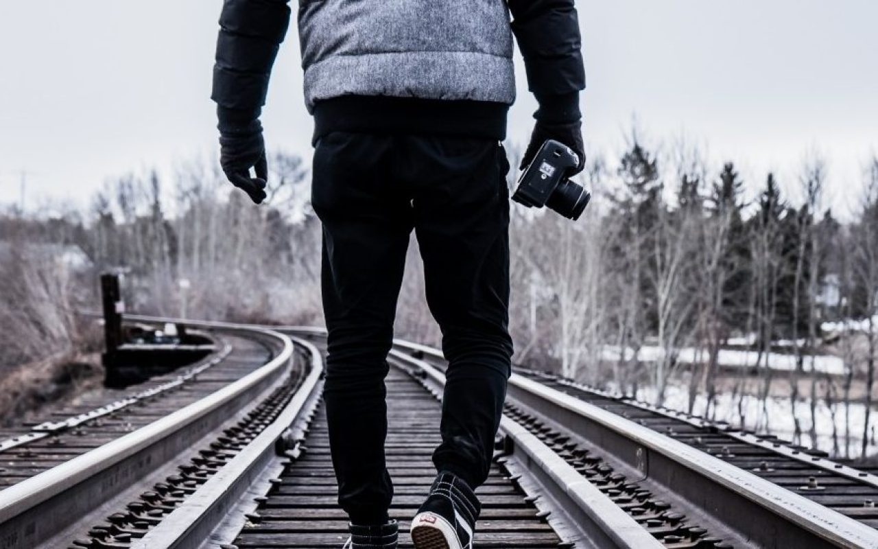 train-tracks-walking-away-tracking_1600x900