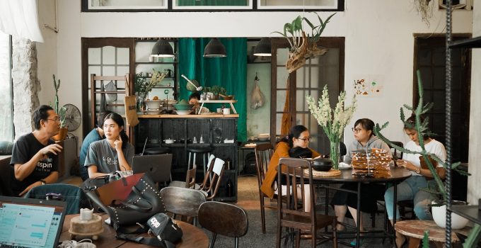 uh_yeah_20101995-space-4660847_1920