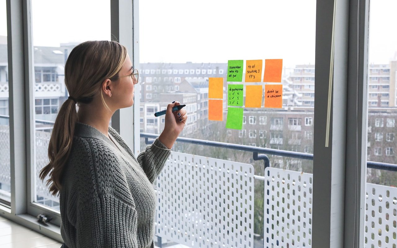 woman-g6ba8441d7_1280