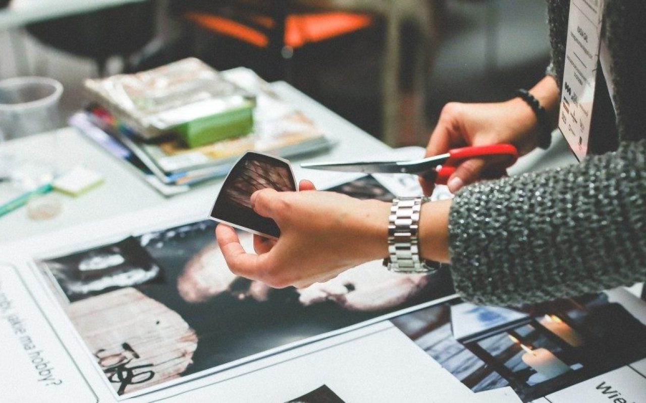 working-in-a-group_1600x1067