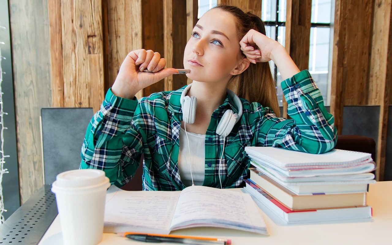 young-woman-g9b1cb8b16_1280